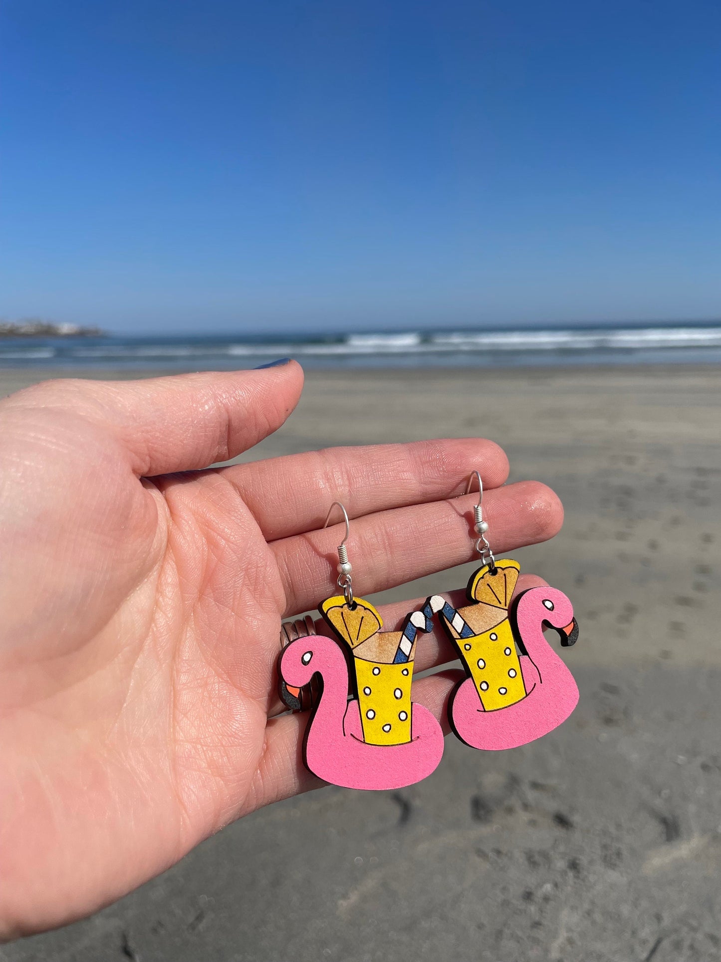 Flamingo float earrings, flamingo earrings, summer earrings, dangle earrings, gift for her, gift for teens, teen jewelry, fun earrings